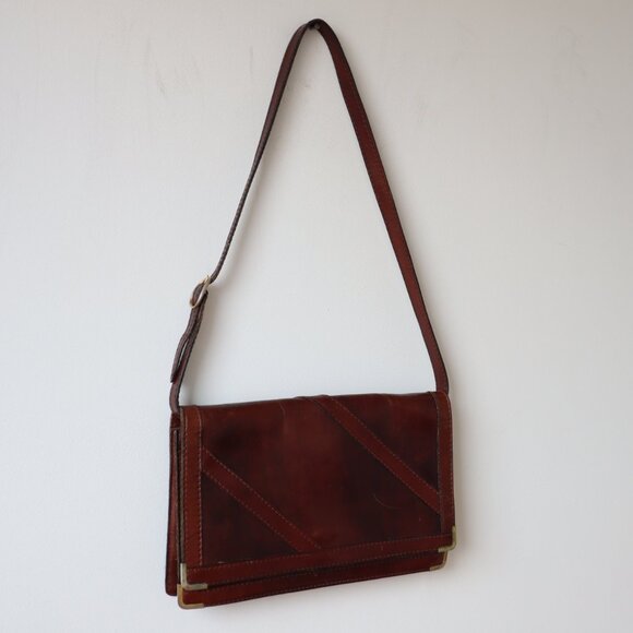Vintage Brown Leather Shoulder Bag with Brass Details - Picture 4 of 16